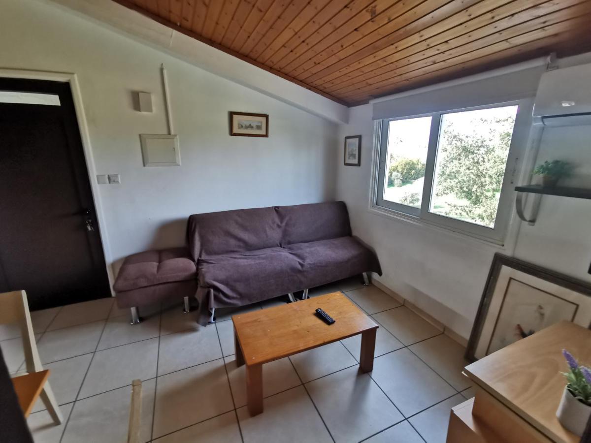 Strovolos Rooms Studios Nikosia Exterior foto